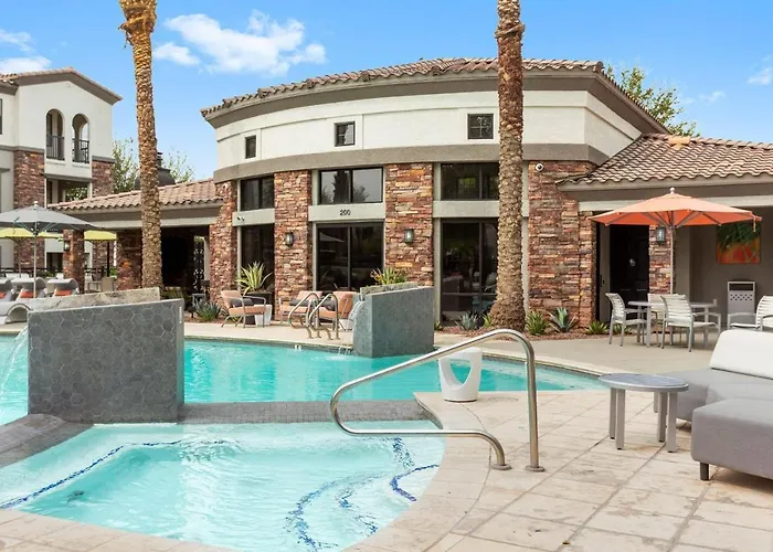 Cozysuites By The Stadium W Pool 07 Glendale