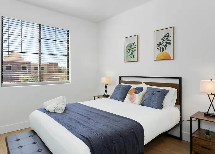 Cozysuites By The Stadium W Pool 07 Glendale