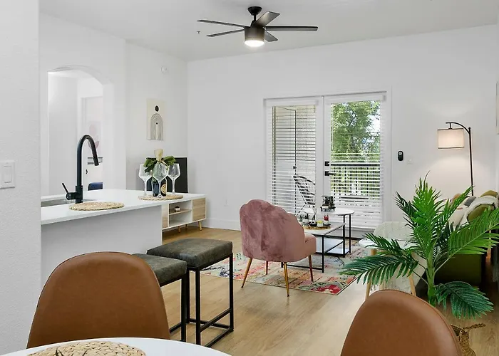 Cozysuites By The Stadium W Pool 07 * Glendale