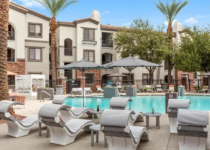 Cozysuites By The Stadium W Pool 07 * Glendale