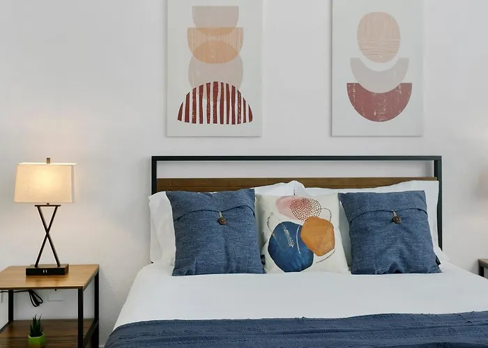 Cozysuites By The Stadium W Pool 07 Glendale