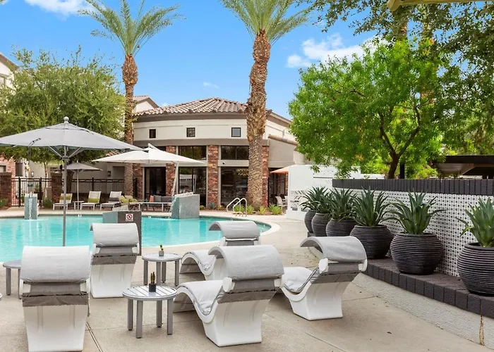 Cozysuites By The Stadium W Pool 07