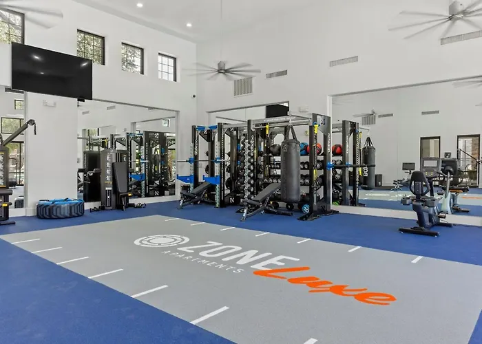 Cozysuites By The Stadium W Pool 07 Glendale